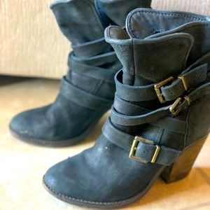 Black boots by Steven